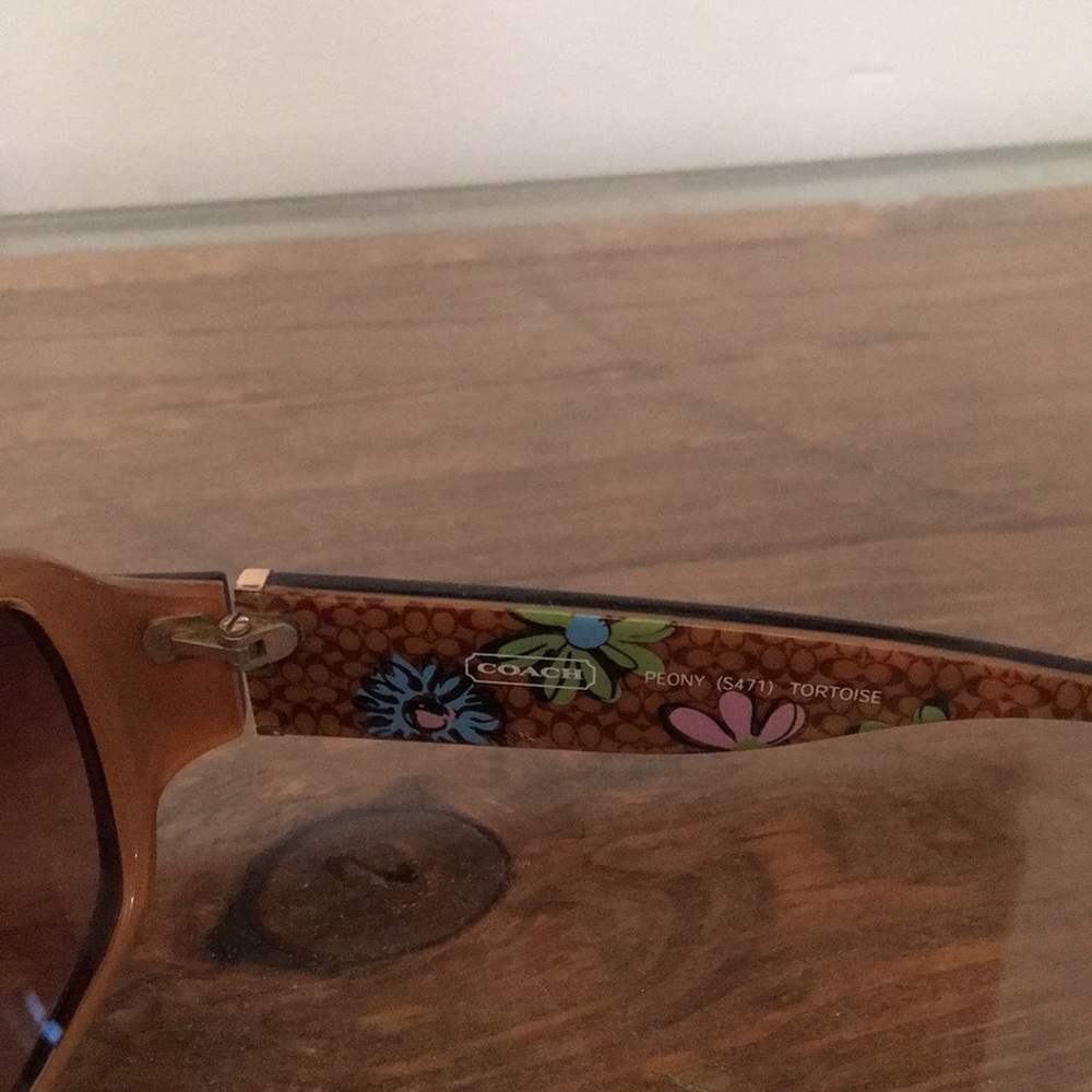 Coach sunglasses - Picture 2 of 6